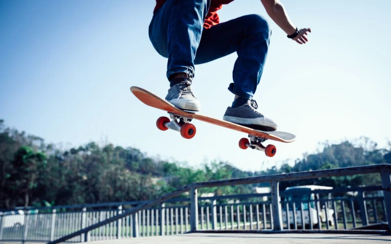 Tricks de skateboard au skate park ✌ Les figures basiques du sk8te 